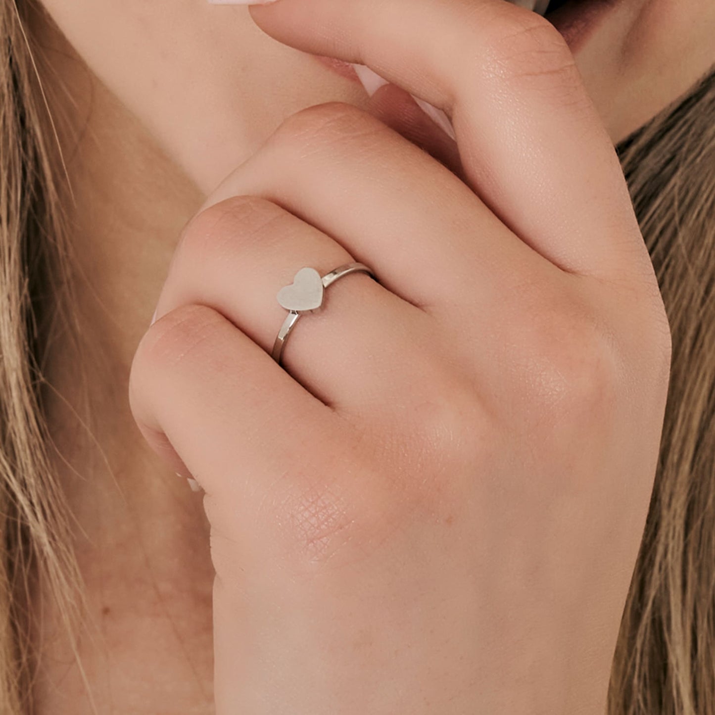 BAGUE EN ACIER POUR FEMME AVEC CŒUR SOLIDE