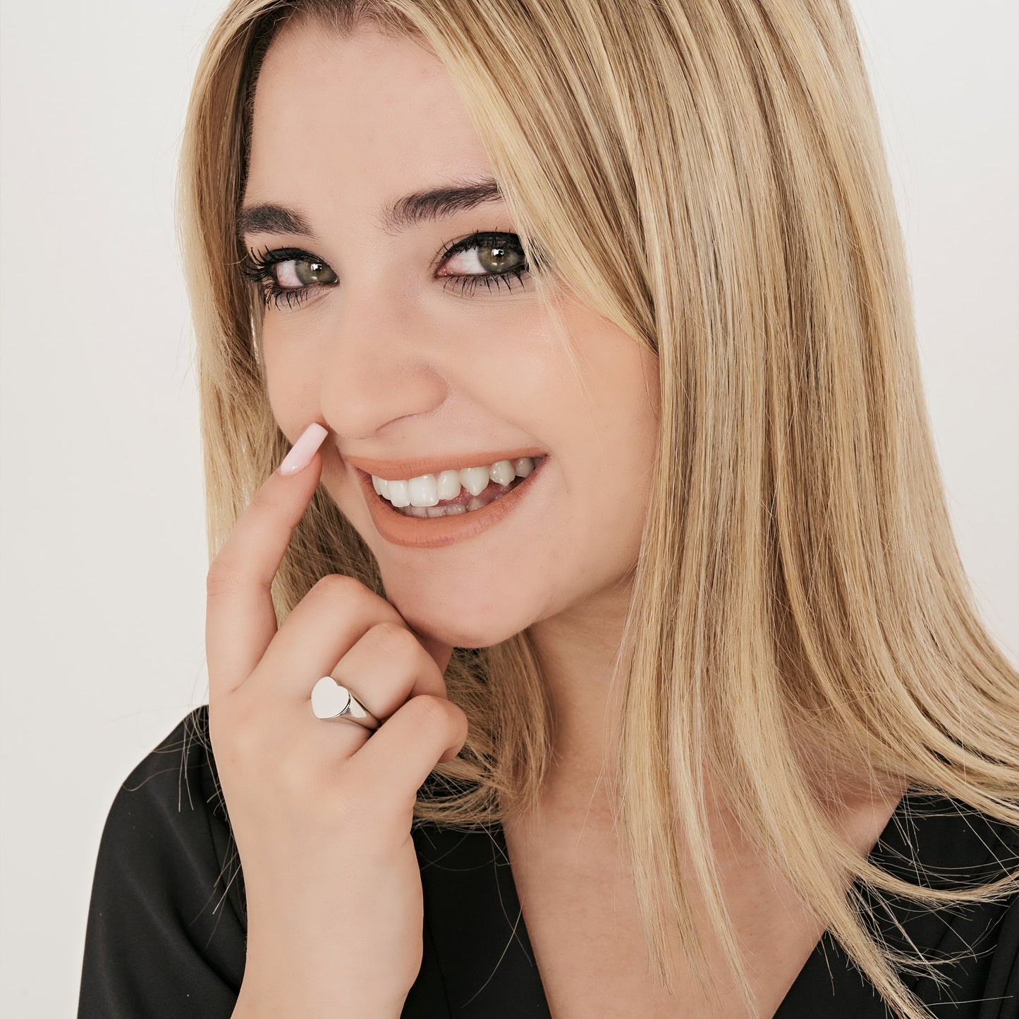 BAGUE SIGNET EN ACIER POUR FEMME AVEC CŒUR