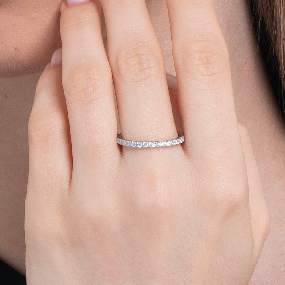 BAGUE EN ACIER POUR FEMMES AVEC CRISTAUX BLANCS