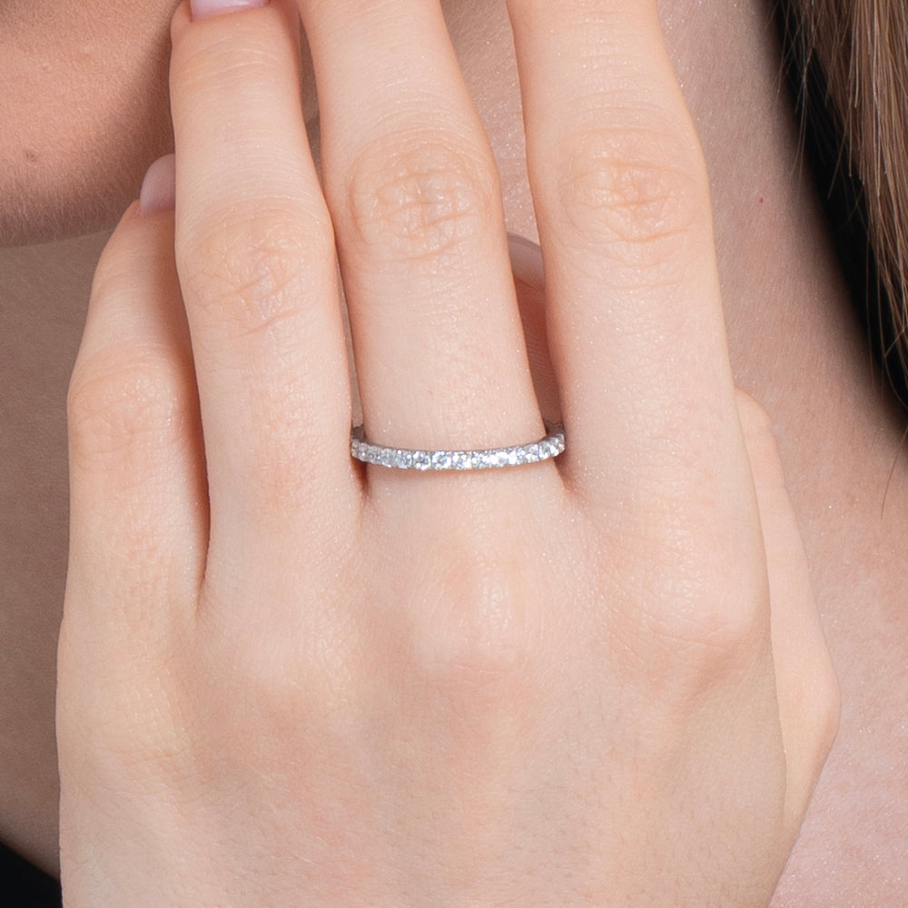 BAGUE EN ACIER POUR FEMMES AVEC CRISTAUX BLANCS