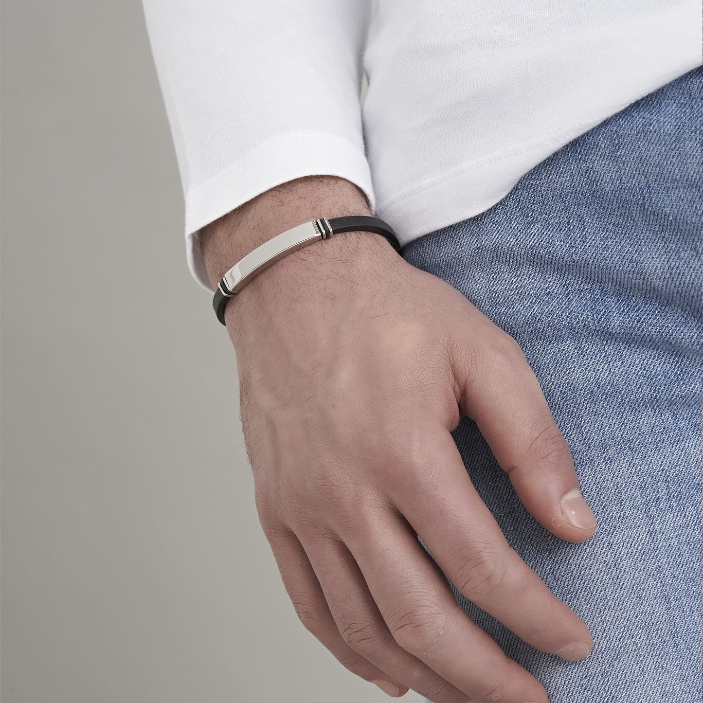 BRACCIALE UOMO IN CUOIO NERO CON PIASTRA IN ACCIAIO