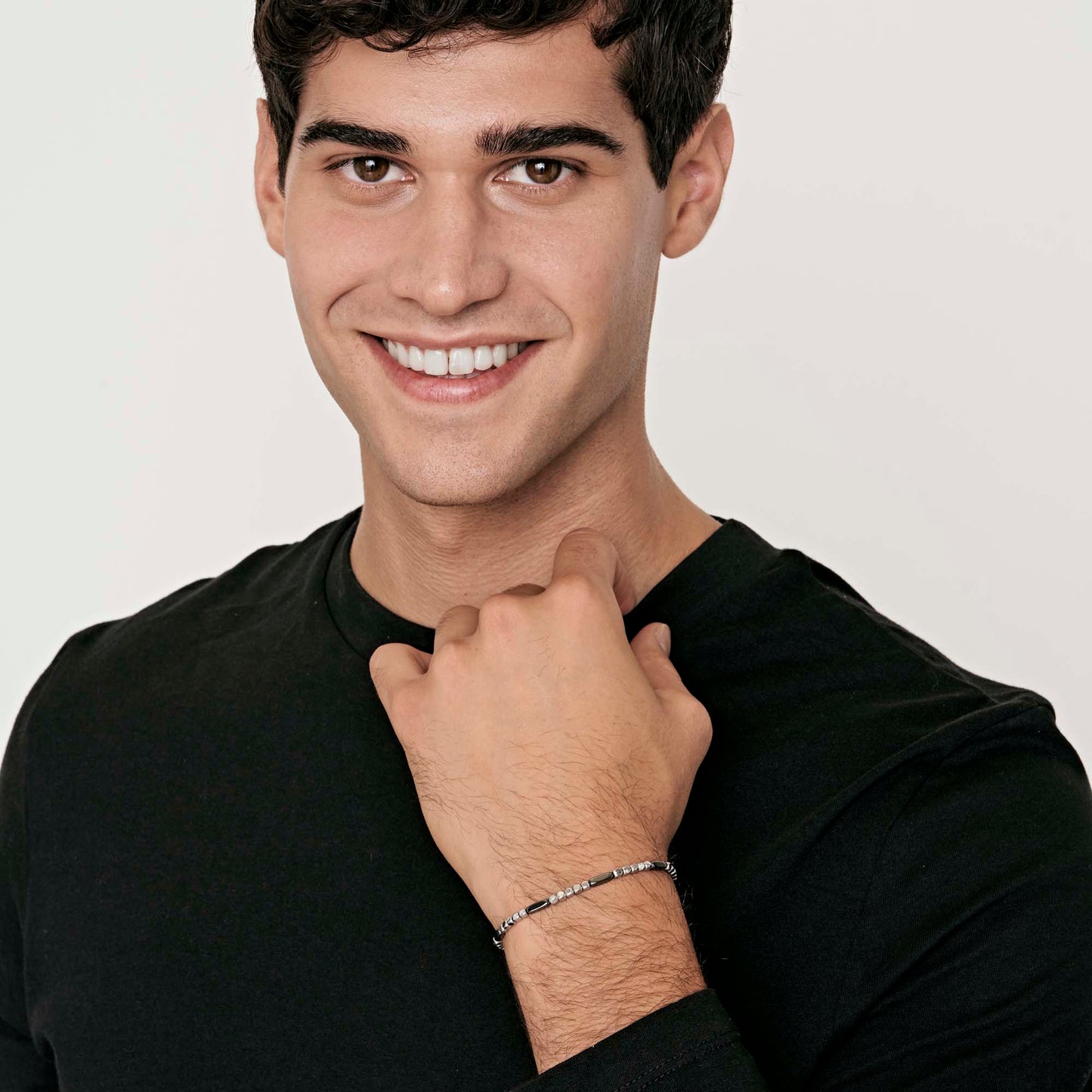 BRACELET EN ACIER POUR HOMMES AVEC ÉLÉMENTS EN HÉMATITE ET GRIS ARGENTÉ