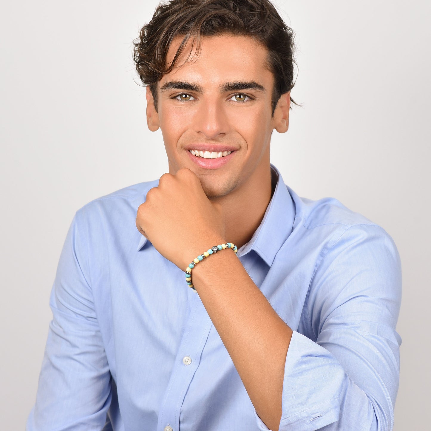 BRACELET ÉLASTIQUE POUR HOMME AVEC PIERRES TURQUOISES ET JAUNES ET ÉLÉMENTS EN ACIER