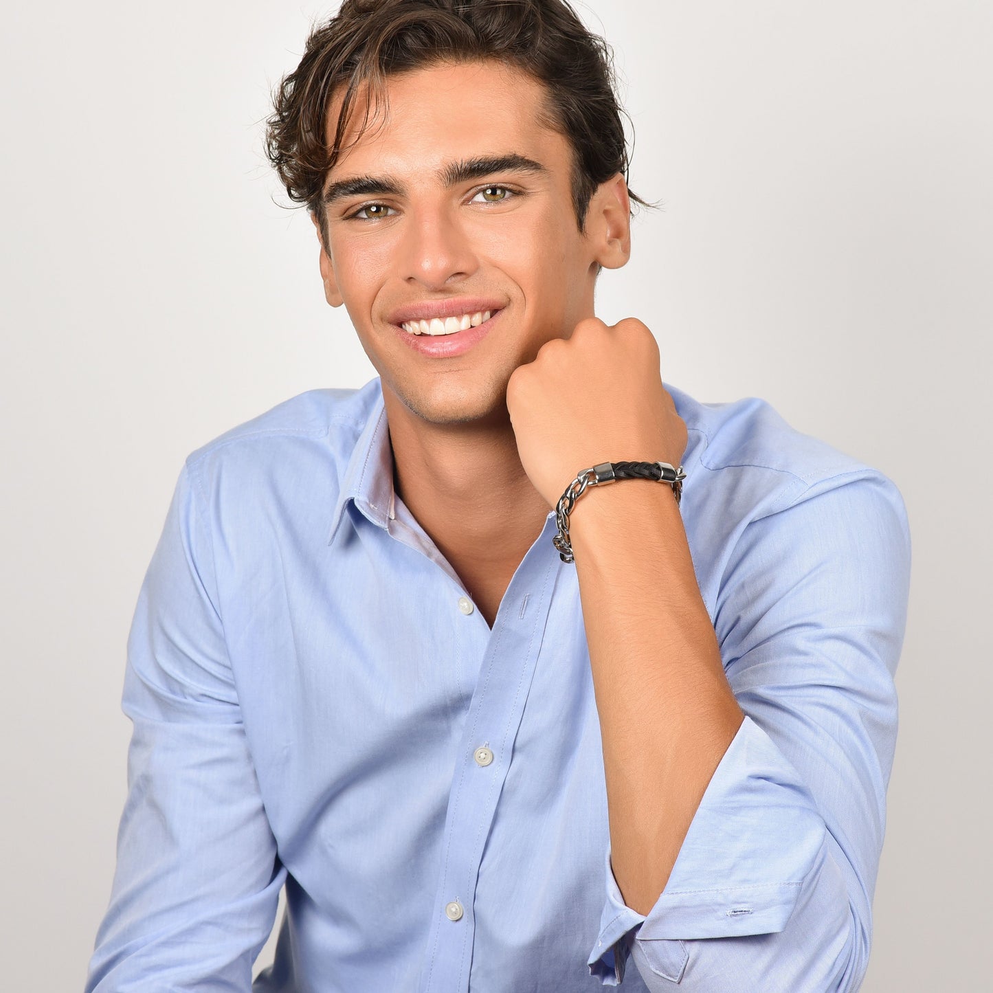 BRACELET HOMME EN ACIER AVEC ÉLÉMENT EN CUIR NOIR