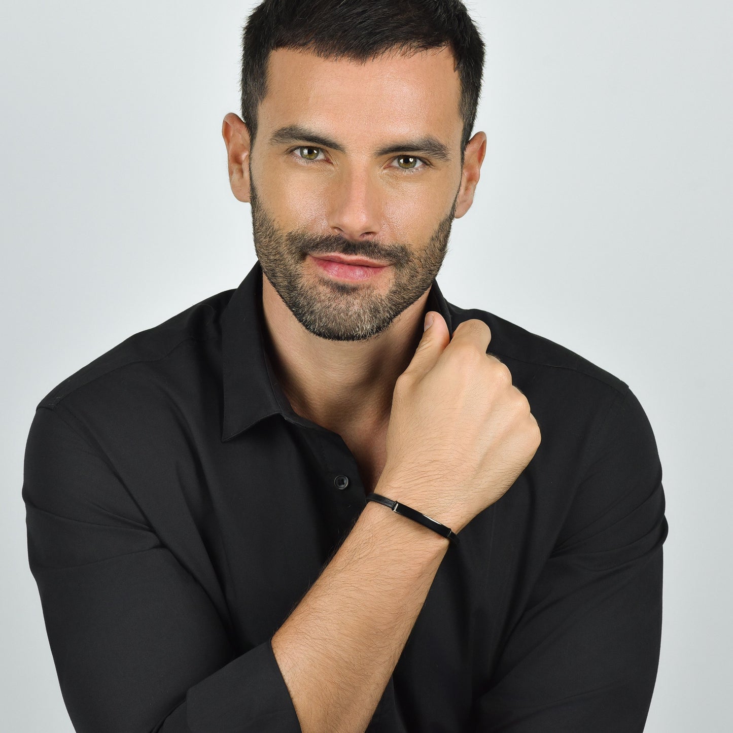 BRACELET HOMME EN CUIR AVEC PLAQUE EN ACIER IP NOIR