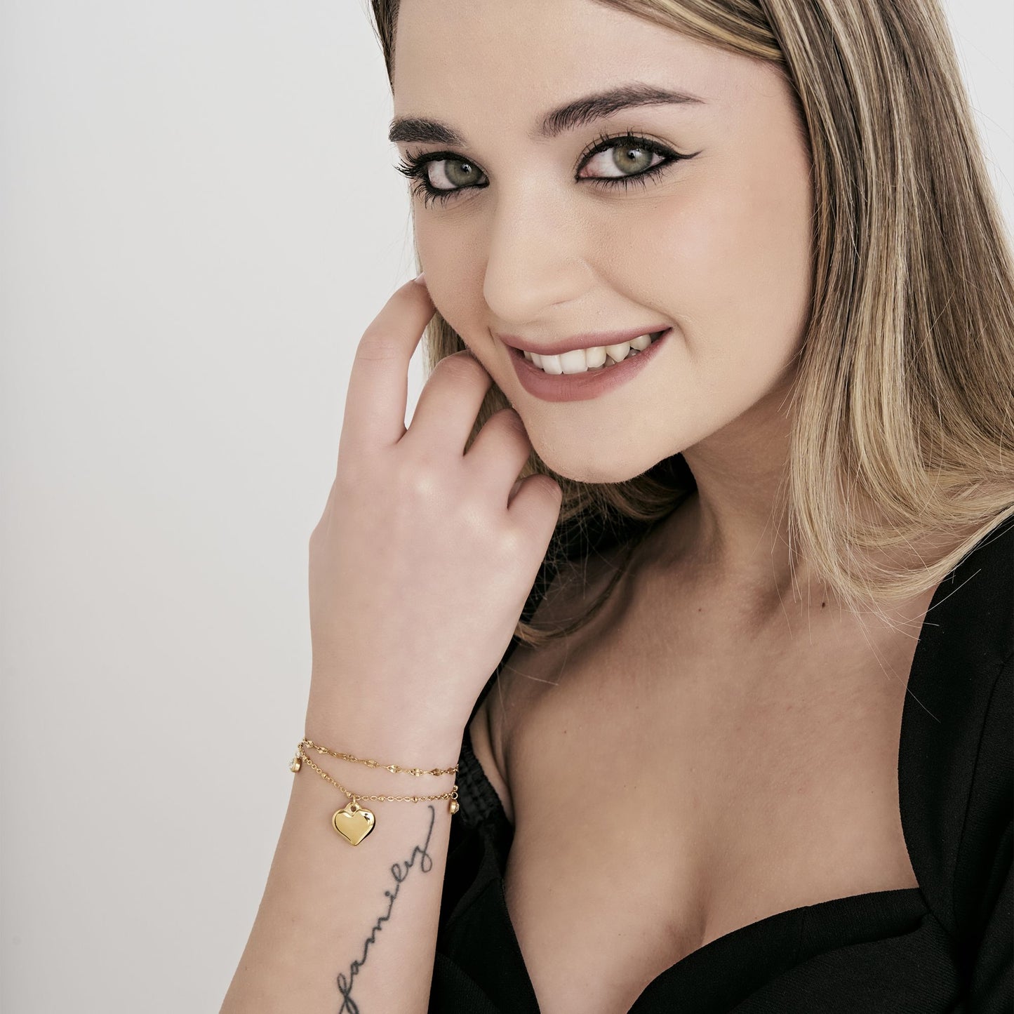 BRACELET POUR FEMME EN ACIER ET OR IP AVEC CŒUR ET CRISTAUX BLANCS