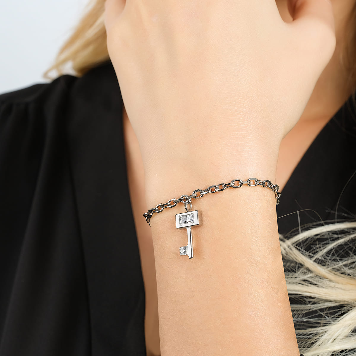 BRACELET CLÉ EN ACIER POUR FEMME AVEC CRISTAUX BLANCS