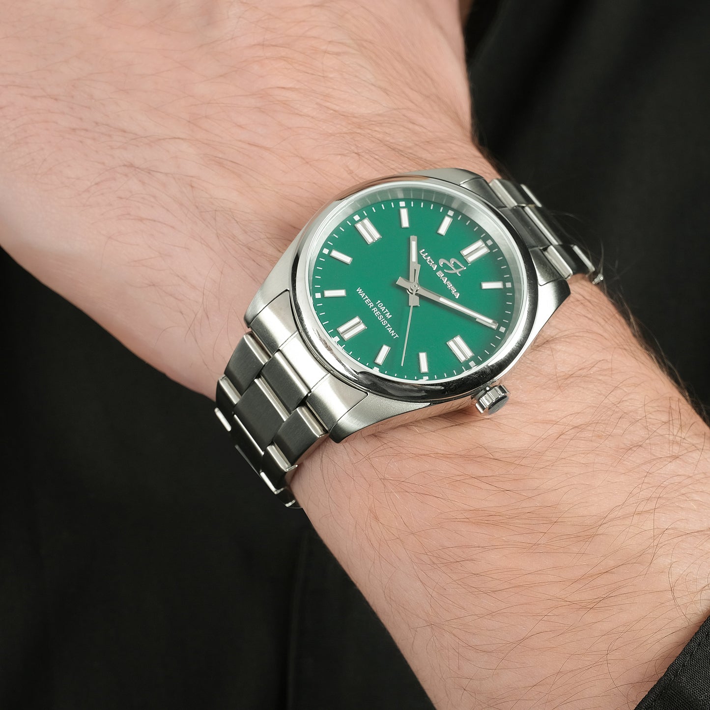 MONTRE POUR HOMMES AVEC BOÎTIER EN ACIER LUNETTE BLEUE ET ROUGE