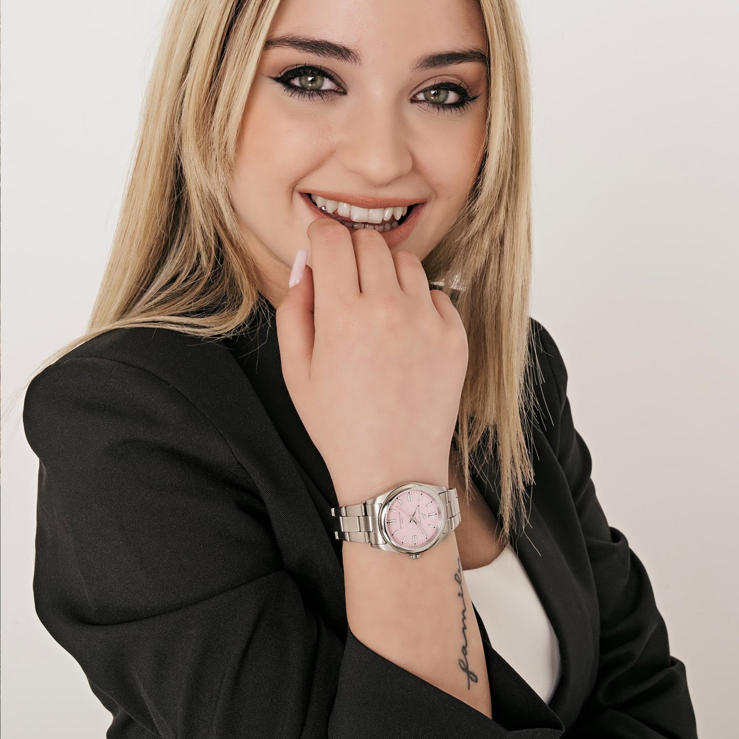 MONTRE EN ACIER POUR FEMMES AVEC CADRAN ROSE