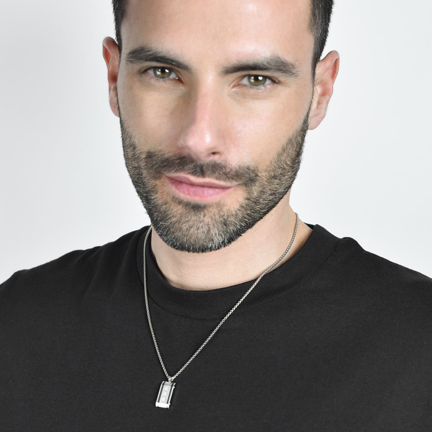 COLLIER POUR HOMME EN ACIER AVEC PLAQUE EN CRISTAL BLANC