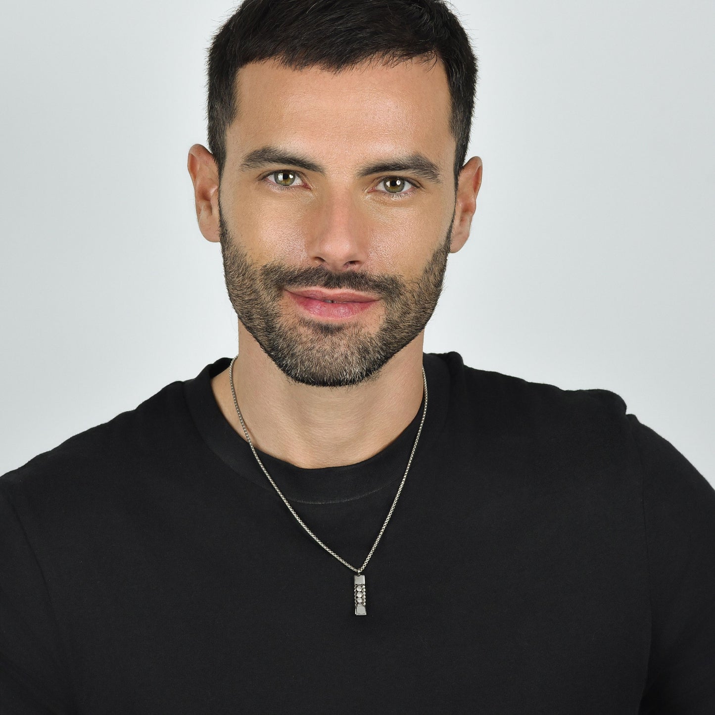 COLLIER HOMME EN ACIER AVEC CRISTAUX BLANCS