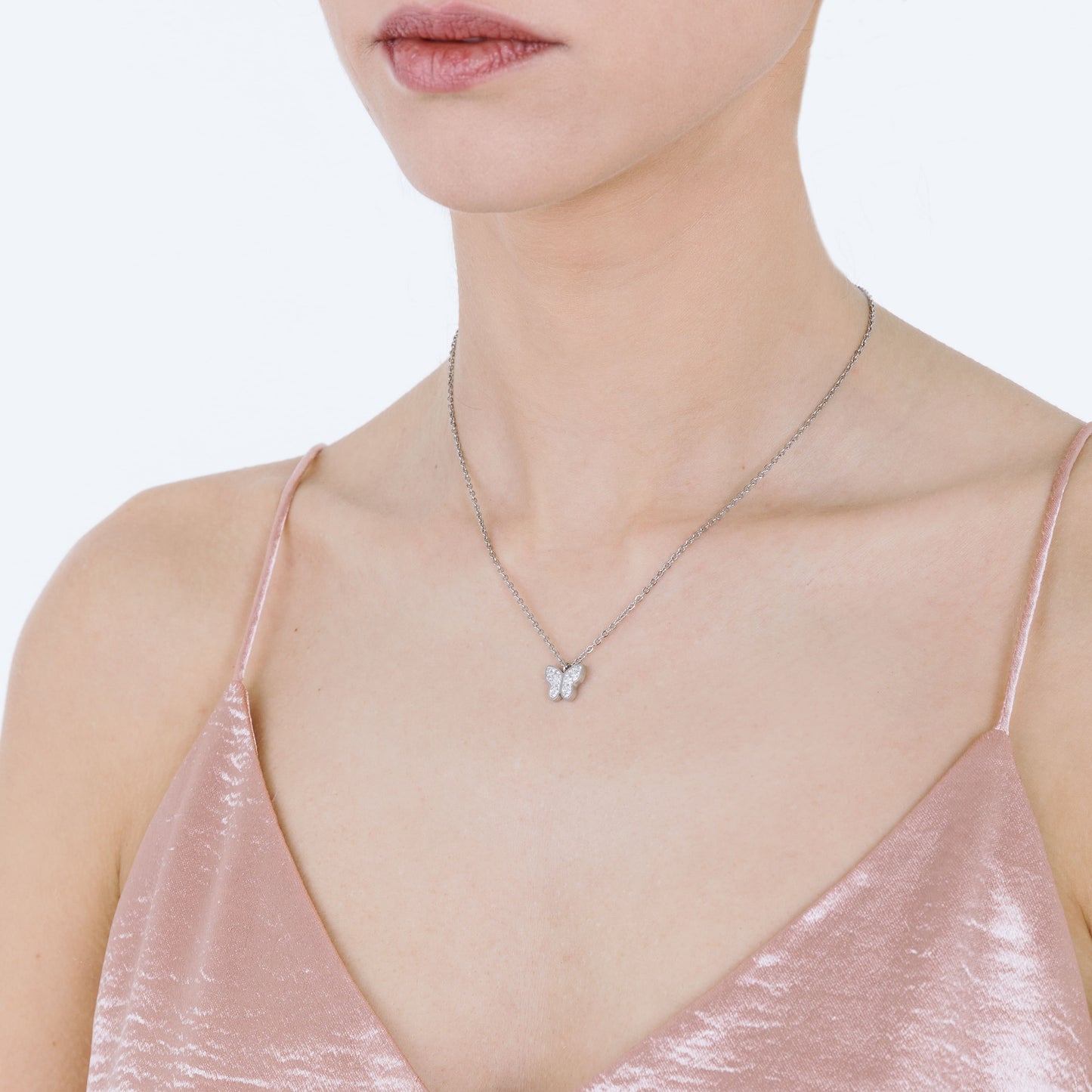 COLLIER EN ACIER POUR FEMMES AVEC PAPILLON ET CRISTAUX BLANCS
