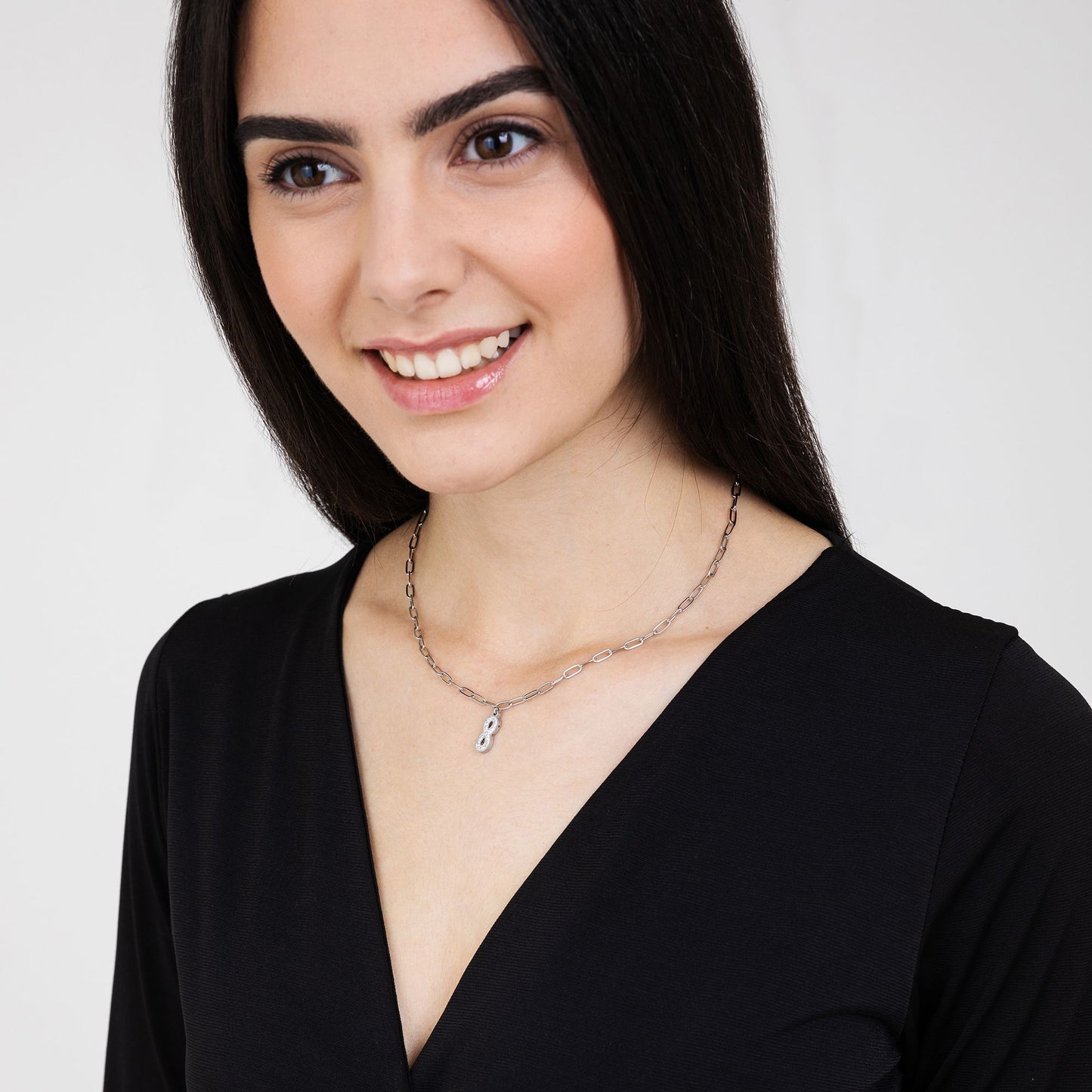 COLLIER EN ACIER POUR FEMMES AVEC CRISTAUX INFINIS ET BLANCS ET MAILLON DE CHAÎNE