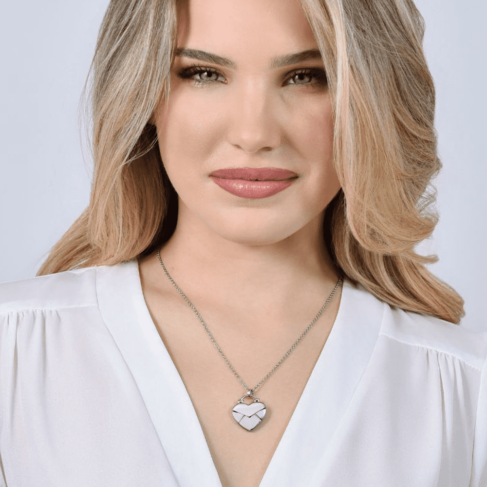 COLLIER EN ACIER POUR FEMMES AVEC LETTRE EN FORME DE COEUR