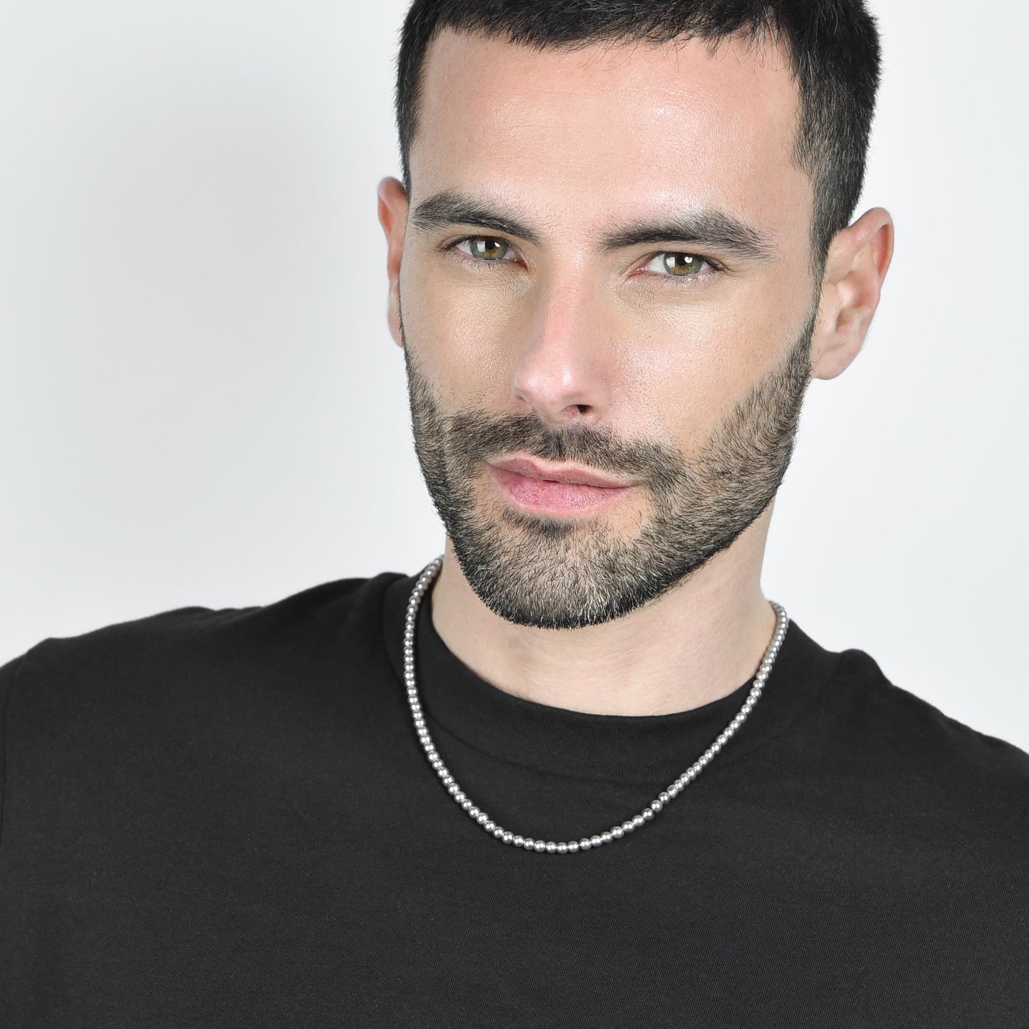 COLLIER EN ACIER POUR HOMME AVEC PERLES GRISES