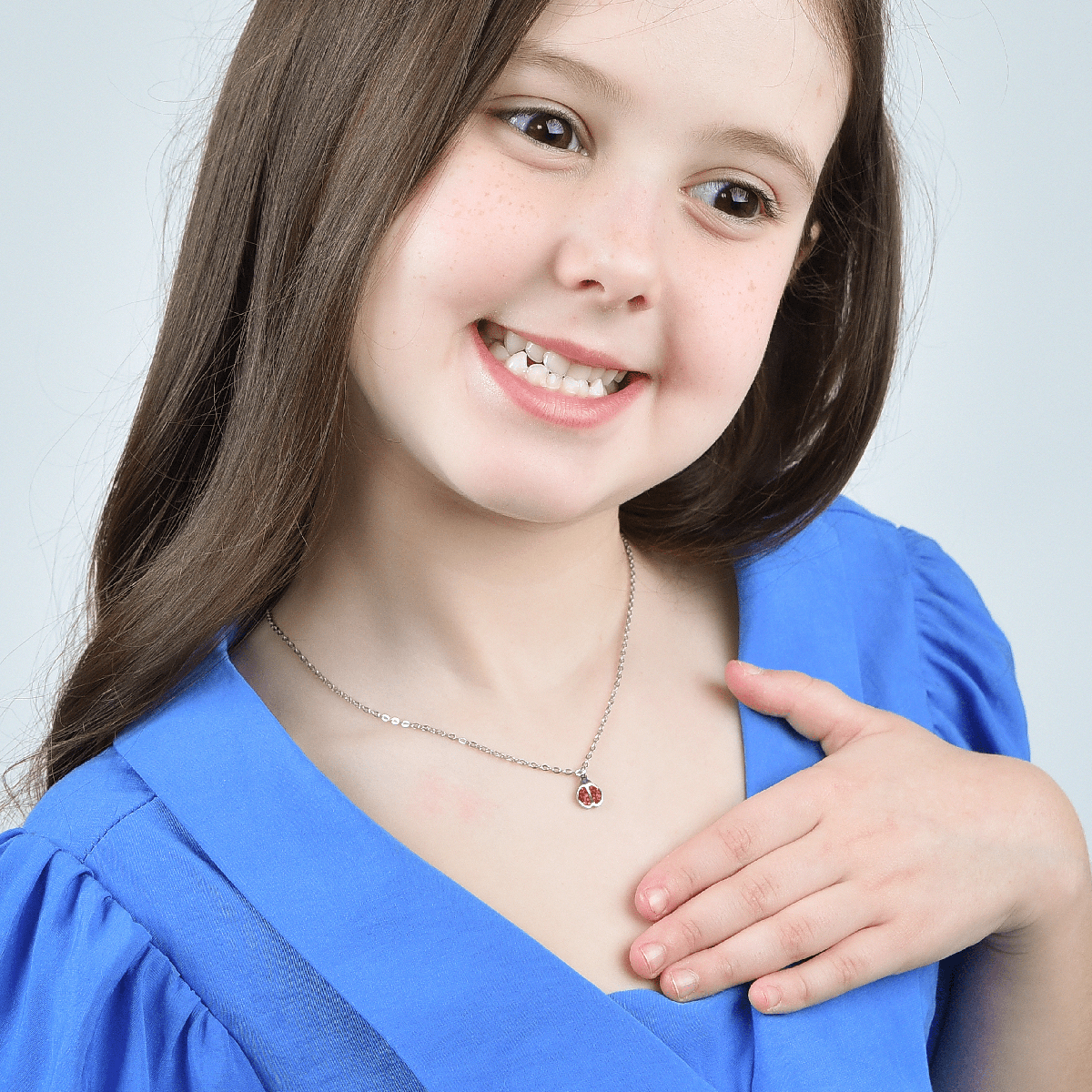 COLLIER EN ACIER POUR FILLE AVEC COCCINELLE ET CRISTAUX ROUGES