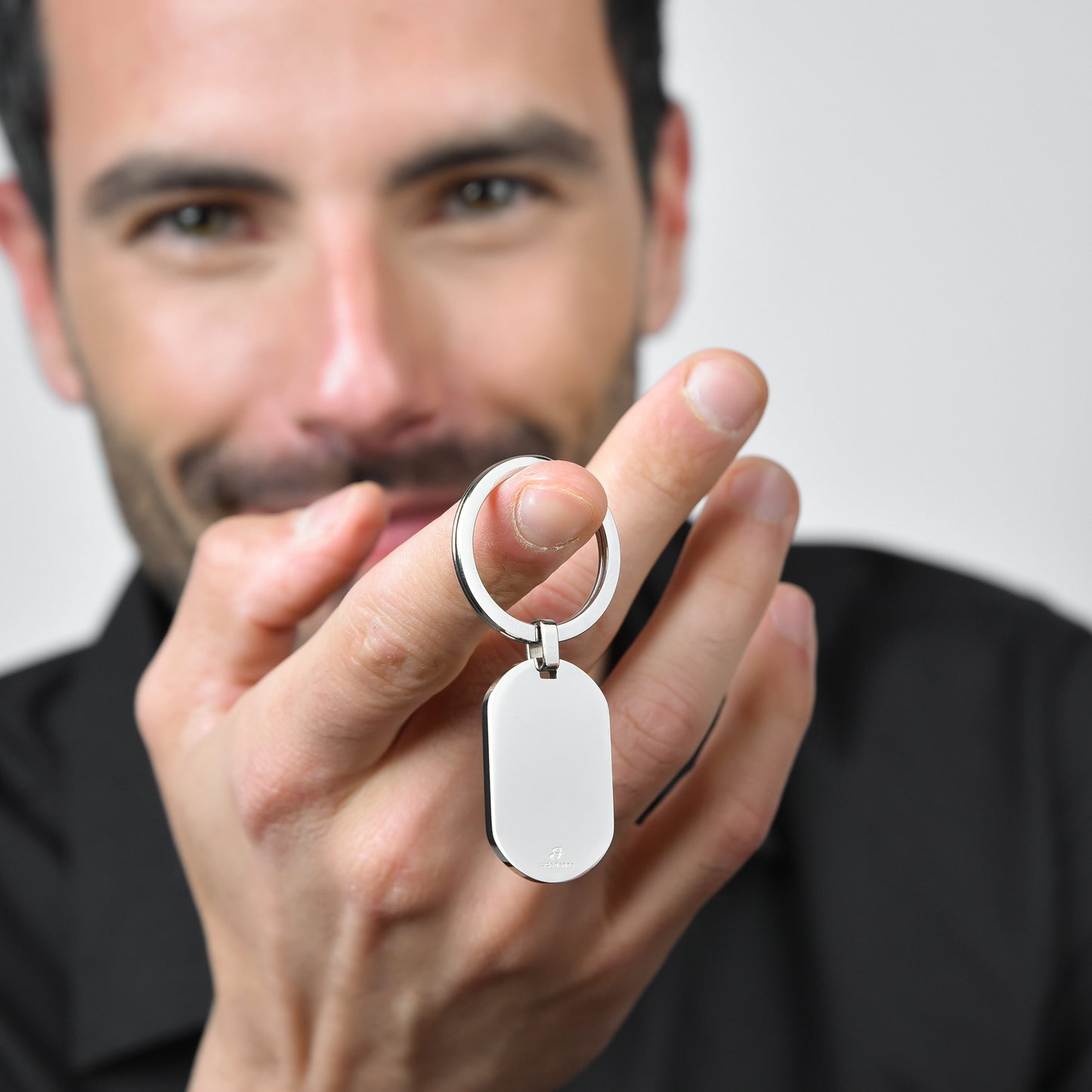 PORTE-CLÉS EN ACIER POUR HOMMES