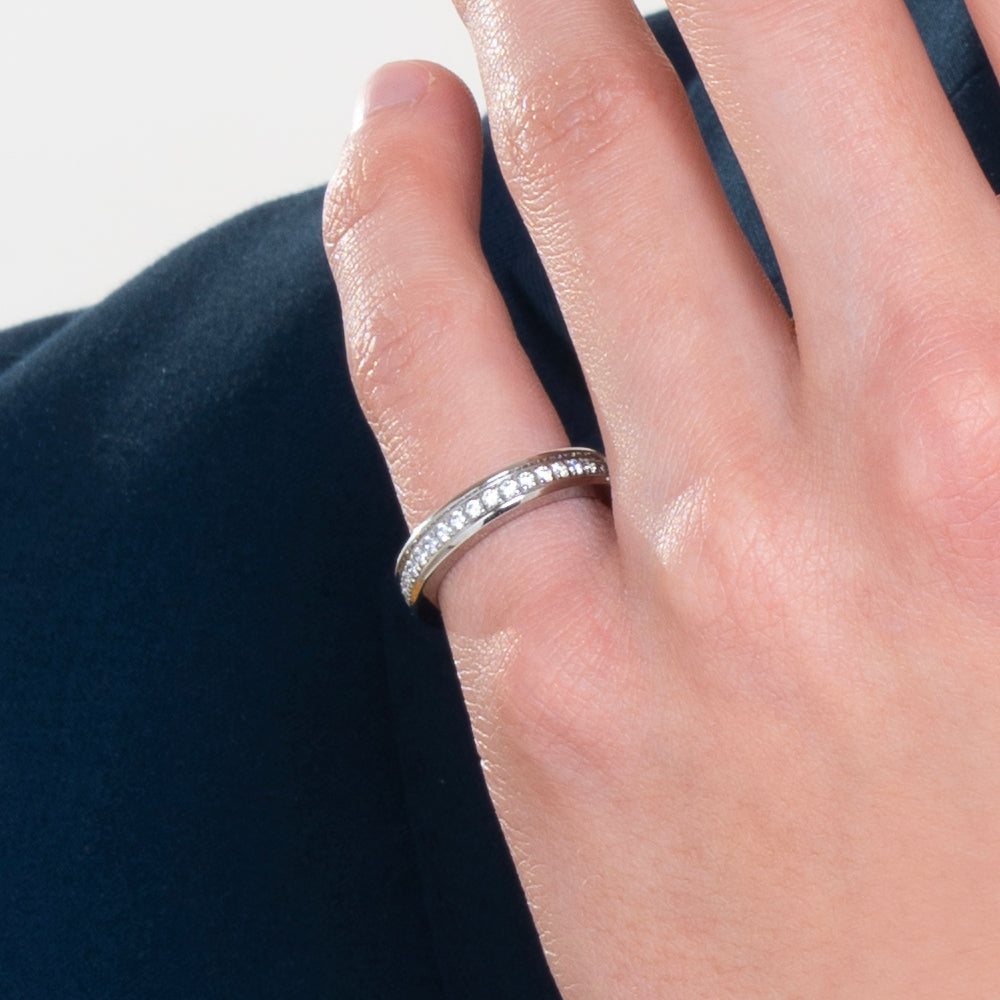 BAGUE EN ACIER POUR HOMMES ET FEMMES AVEC CRISTAUX BLANCS