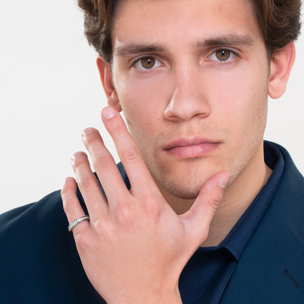 BAGUE EN ACIER POUR HOMMES ET FEMMES AVEC CRISTAUX BLANCS