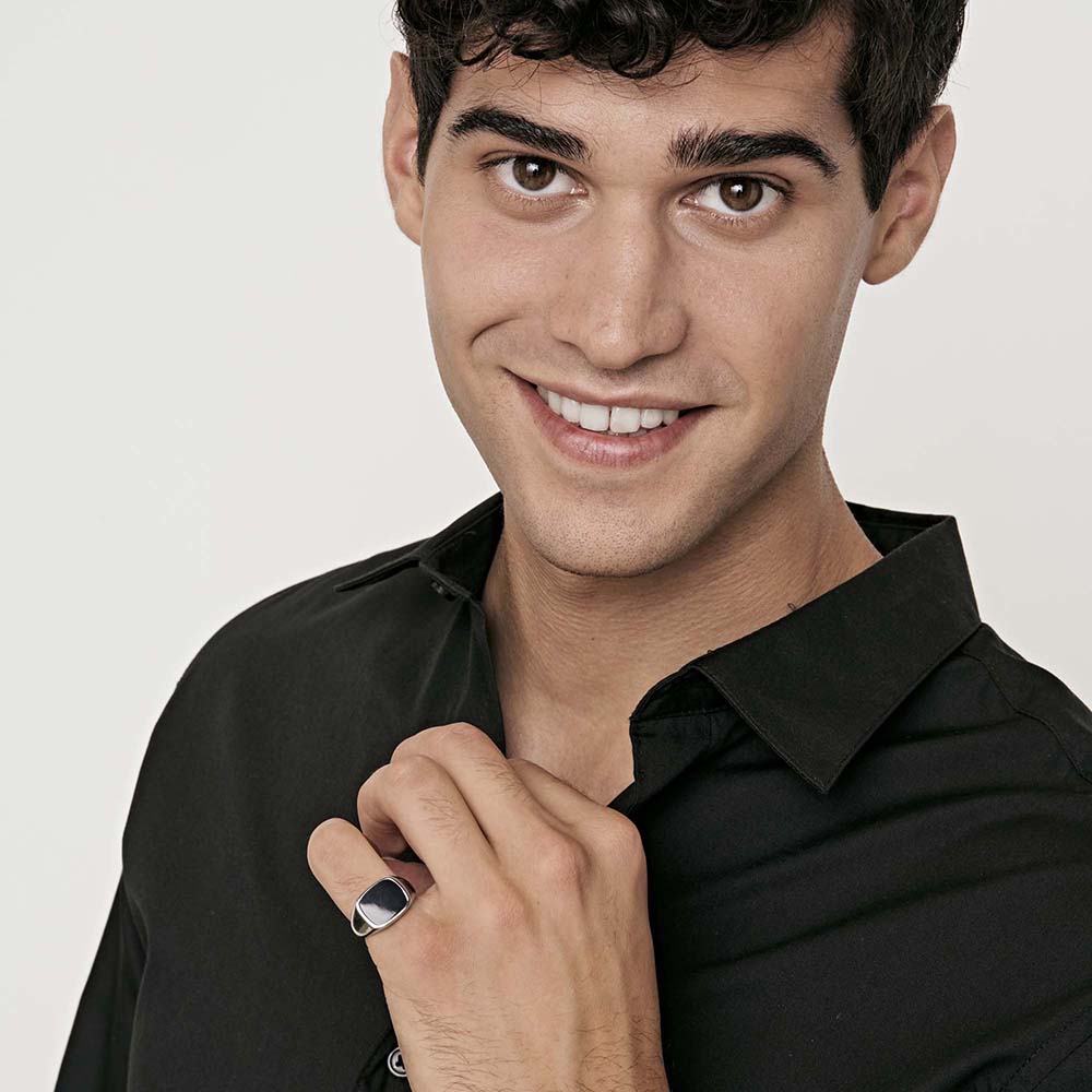BAGUE SIGILLAIRE EN ACIER ET IP NOIR POUR HOMME