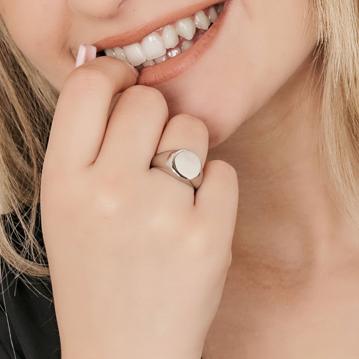 BAGUE SIGNET EN ACIER POUR FEMME