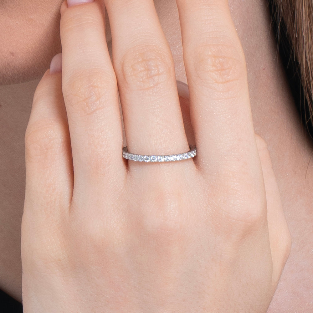 BAGUE EN ACIER POUR FEMMES AVEC CRISTAUX BLANCS