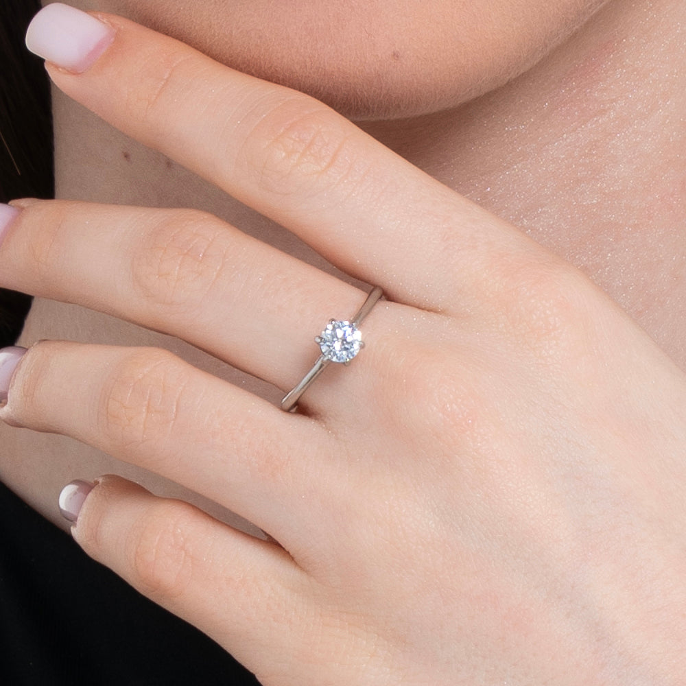 BAGUE EN ACIER POUR DAMES AVEC CRISTAL BLANC