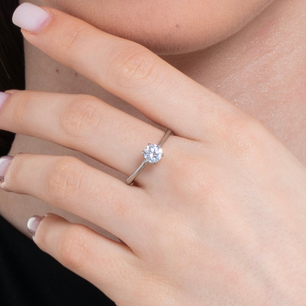 BAGUE EN ACIER POUR DAMES AVEC CRISTAL BLANC