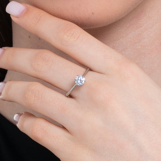BAGUE EN ACIER POUR DAMES AVEC CRISTAL BLANC