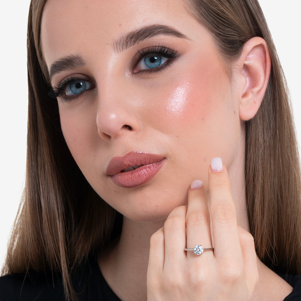 BAGUE EN ACIER POUR DAMES AVEC CRISTAL BLANC