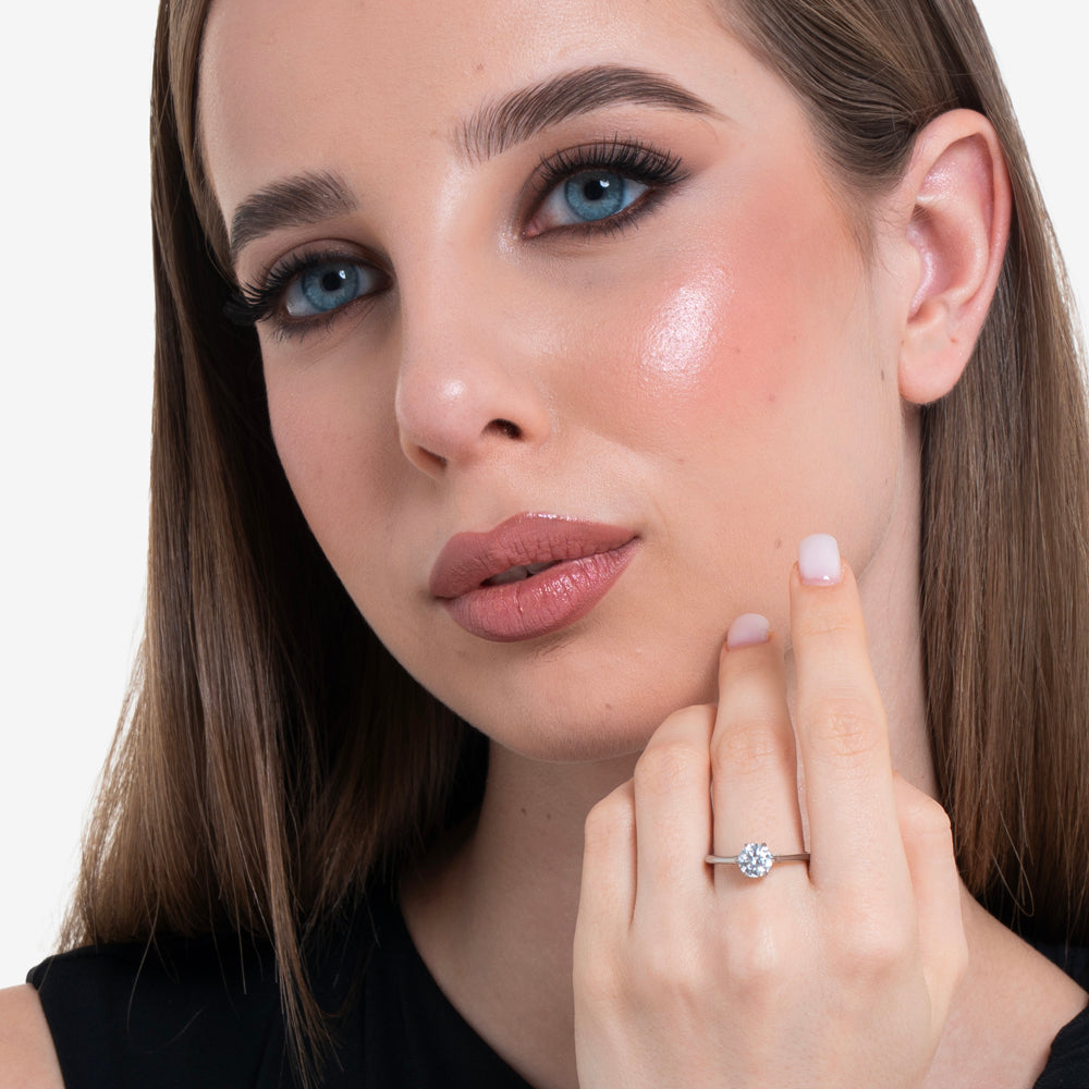 BAGUE EN ACIER POUR DAMES AVEC CRISTAL BLANC