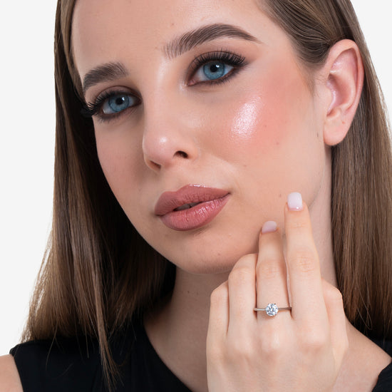 BAGUE EN ACIER POUR DAMES AVEC CRISTAL BLANC