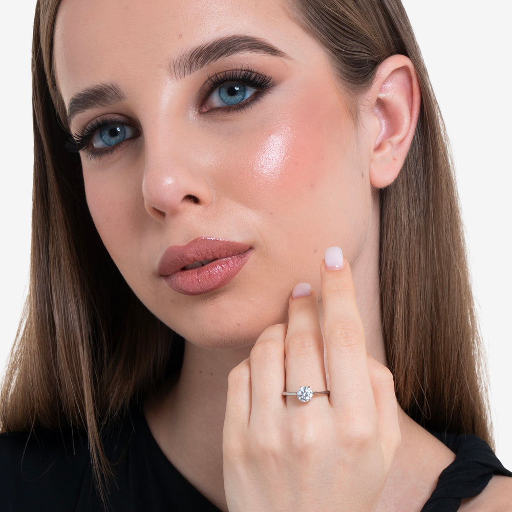 BAGUE EN ACIER POUR DAMES AVEC CRISTAL BLANC