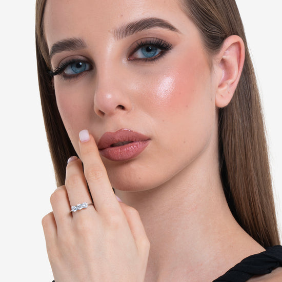 BAGUE EN ACIER POUR FEMMES AVEC CRISTAUX BLANCS