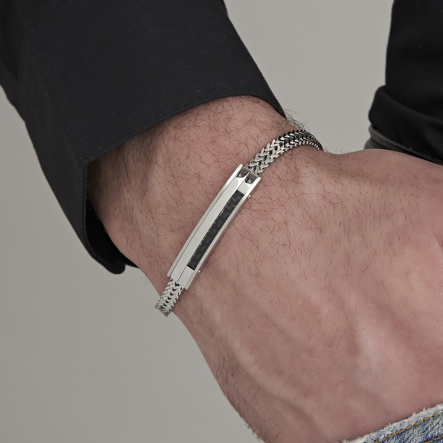 BRACELET ACIER POUR HOMME AVEC PLAQUE DE FIBRE DE CARBONE ET ÉLÉMENT NOIR Luca Barra