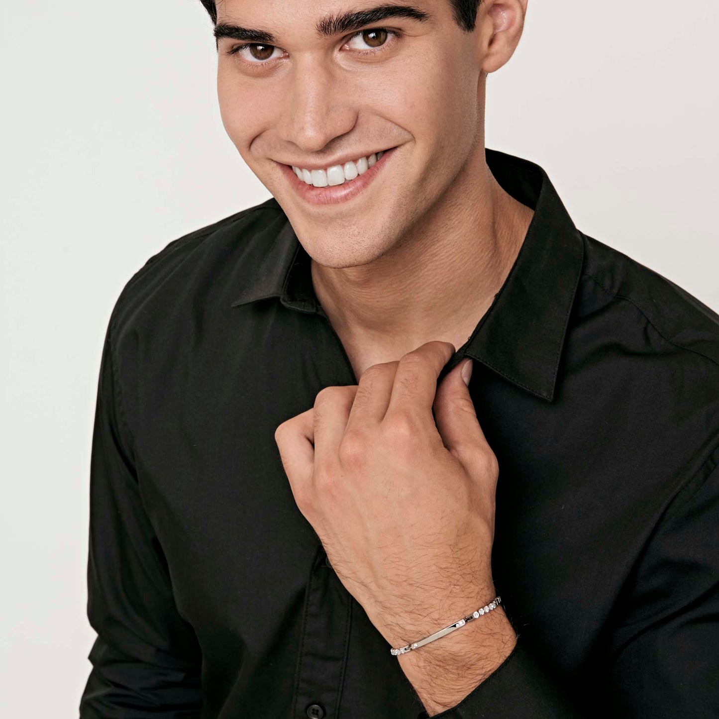 BRACELET POUR HOMME EN ACIER AVEC PLAQUE ET CRISTAUX BLANCS