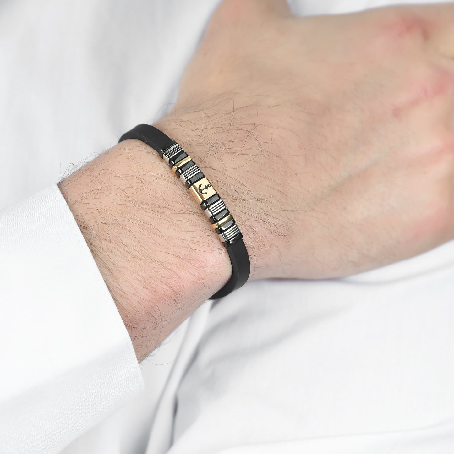 BRACELET SILICONE NOIR POUR HOMME AVEC ÉLÉMENTS EN ACIER NOIR ET OR IP AVEC ANCRE