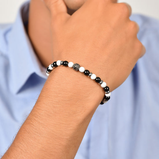 BRACELET ELASTIQUE POUR HOMMES AVEC PIERRES NOIRES ET BLANCHES ET ELEMENTS EN ACIER Luca Barra