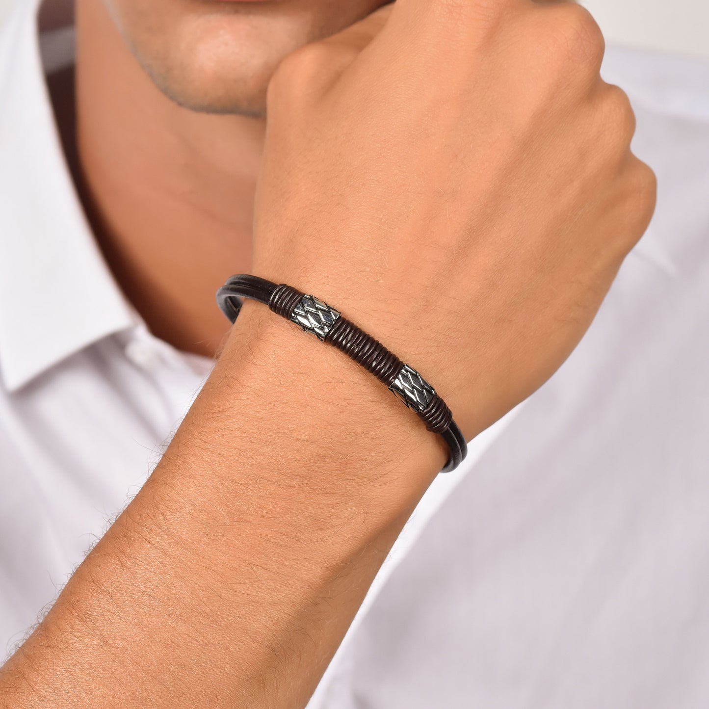 BRACCIALE UOMO IN CUOIO NERO CON ELEMENTI IN ACCIAIO Luca Barra