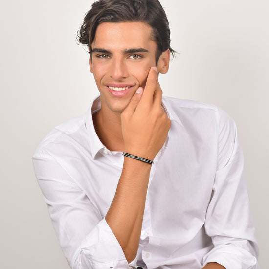 BRACELET HOMME EN CUIR NOIR AVEC ÉLÉMENTS EN ACIER