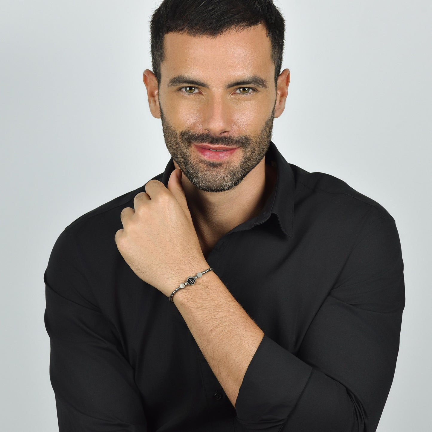 BRACELET HOMME EN ACIER AVEC ANCRE ARGENTÉE ET ÉMAIL NOIR
