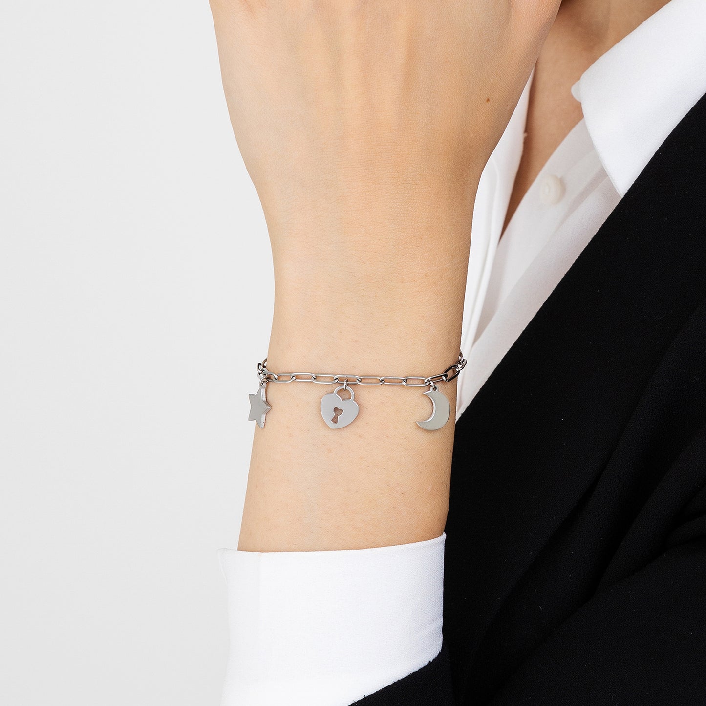 BRACELET EN ACIER POUR FEMMES AVEC CADENAS EN FORME DE CŒUR DE LUNE ET ÉTOILE