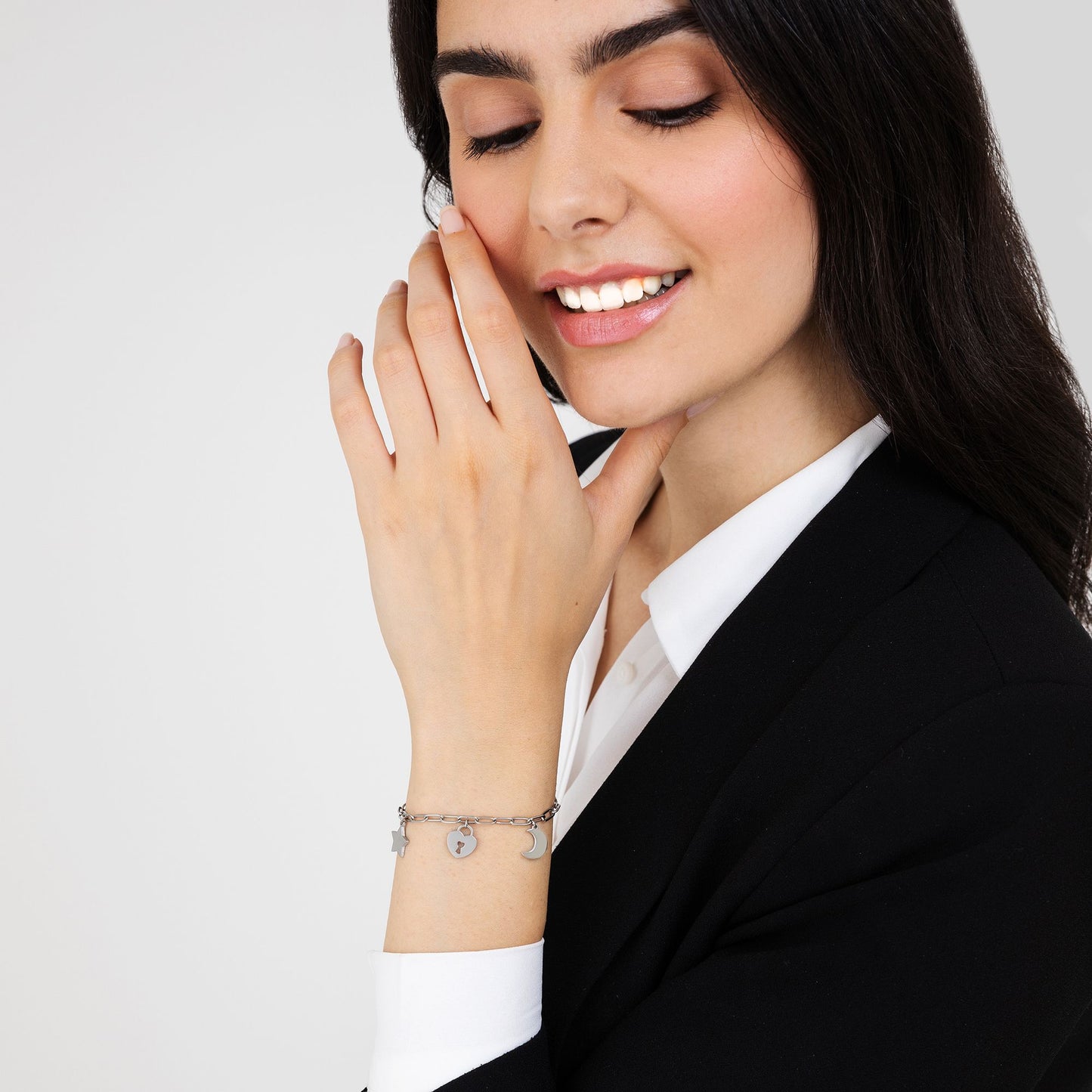 BRACELET EN ACIER POUR FEMMES AVEC CADENAS EN FORME DE CŒUR DE LUNE ET ÉTOILE