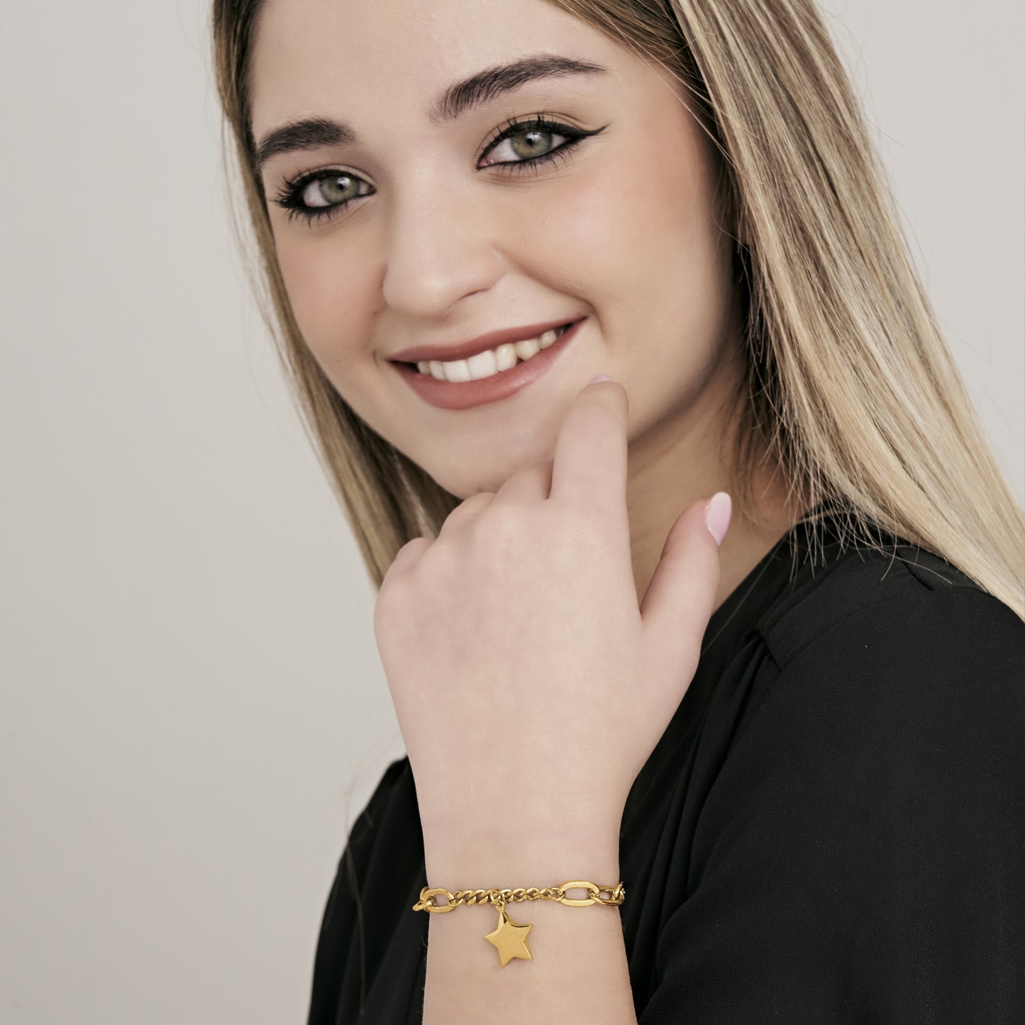 BRACELET FEMME EN ACIER ET OR IP AVEC ÉTOILE PLEINE