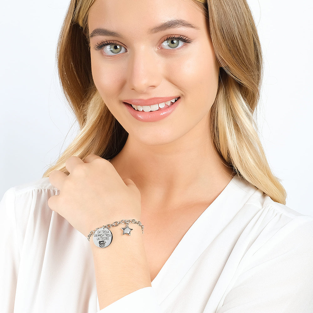 BRACELET EN ACIER POUR FEMMES QUI TROUVE UNE AMIE TROUVE UN TRÉSOR