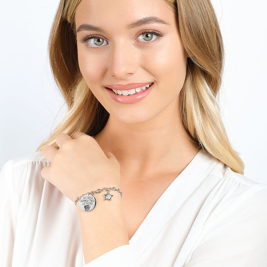 BRACELET EN ACIER POUR FEMMES QUI TROUVE UNE AMIE TROUVE UN TRÉSOR