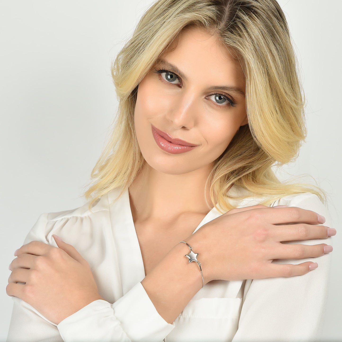 BRACELET FEMME EN ACIER AVEC ÉTOILE PLEINE
