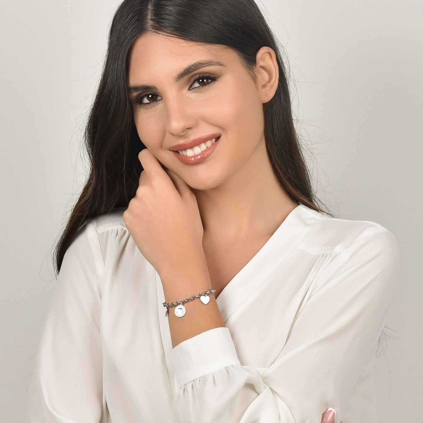 BRACELET EN ACIER POUR FEMMES AVEC CŒURS ET CRISTAUX BLANCS