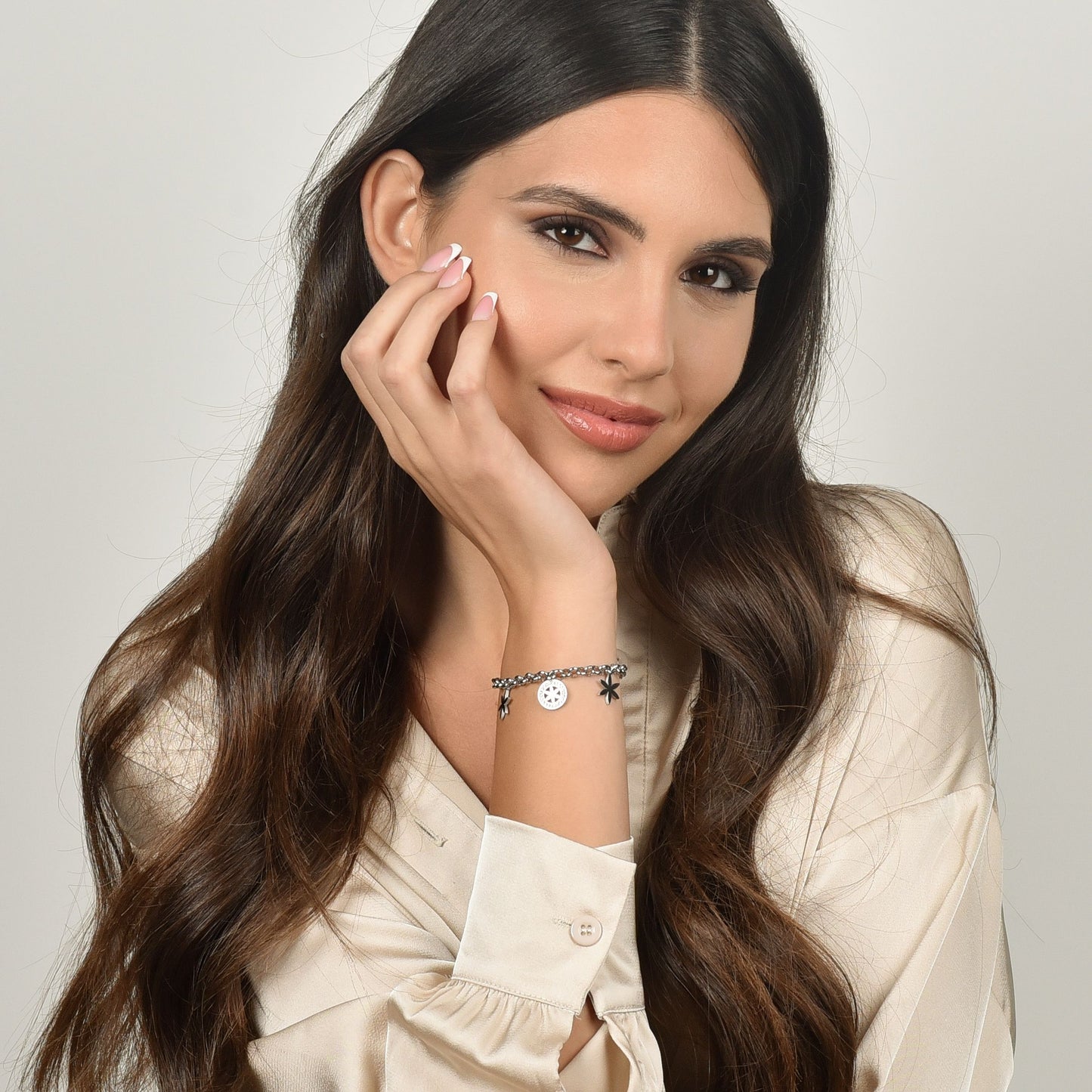 BRACELET POUR FEMME EN ACIER AVEC FLEUR DE VIE ET CRISTAUX BLANCS