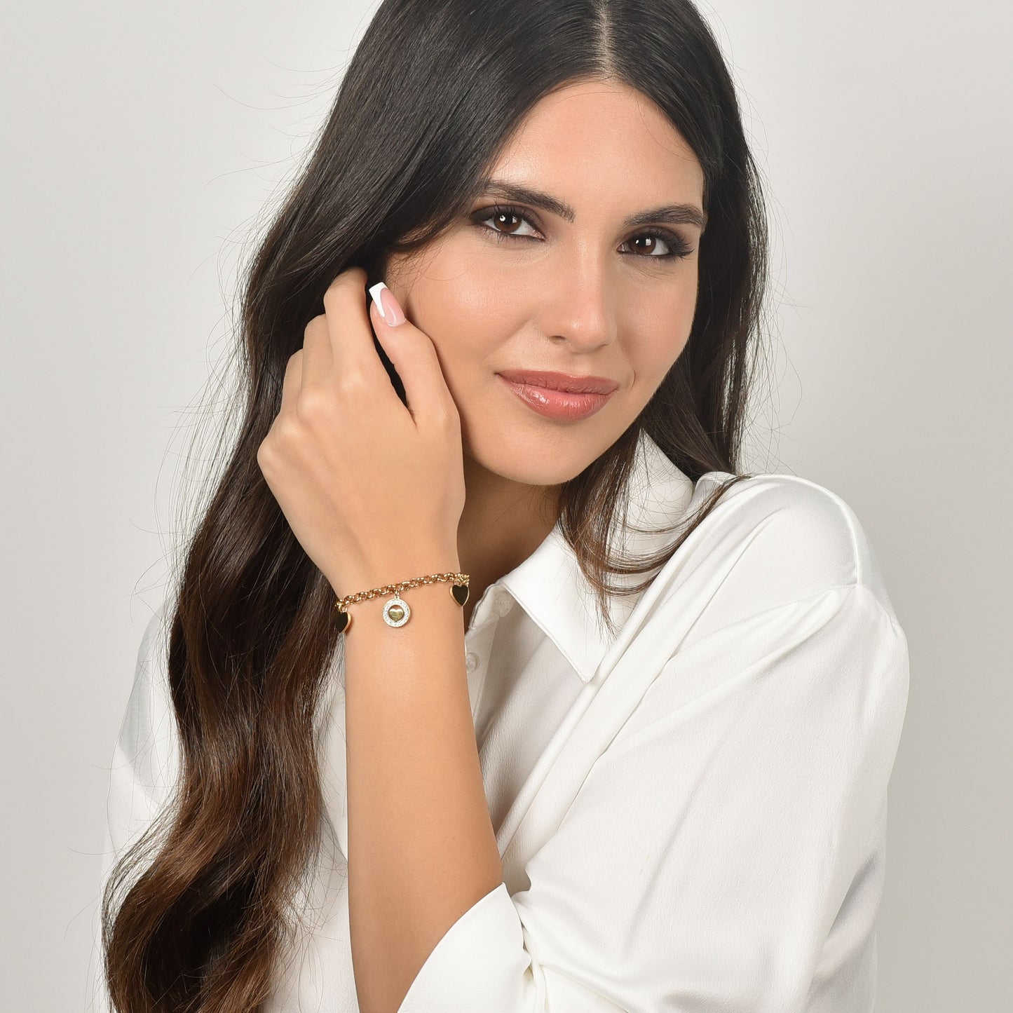 BRACELET EN ACIER POUR FEMMES AVEC CŒURS ET CRISTAUX BLANCS